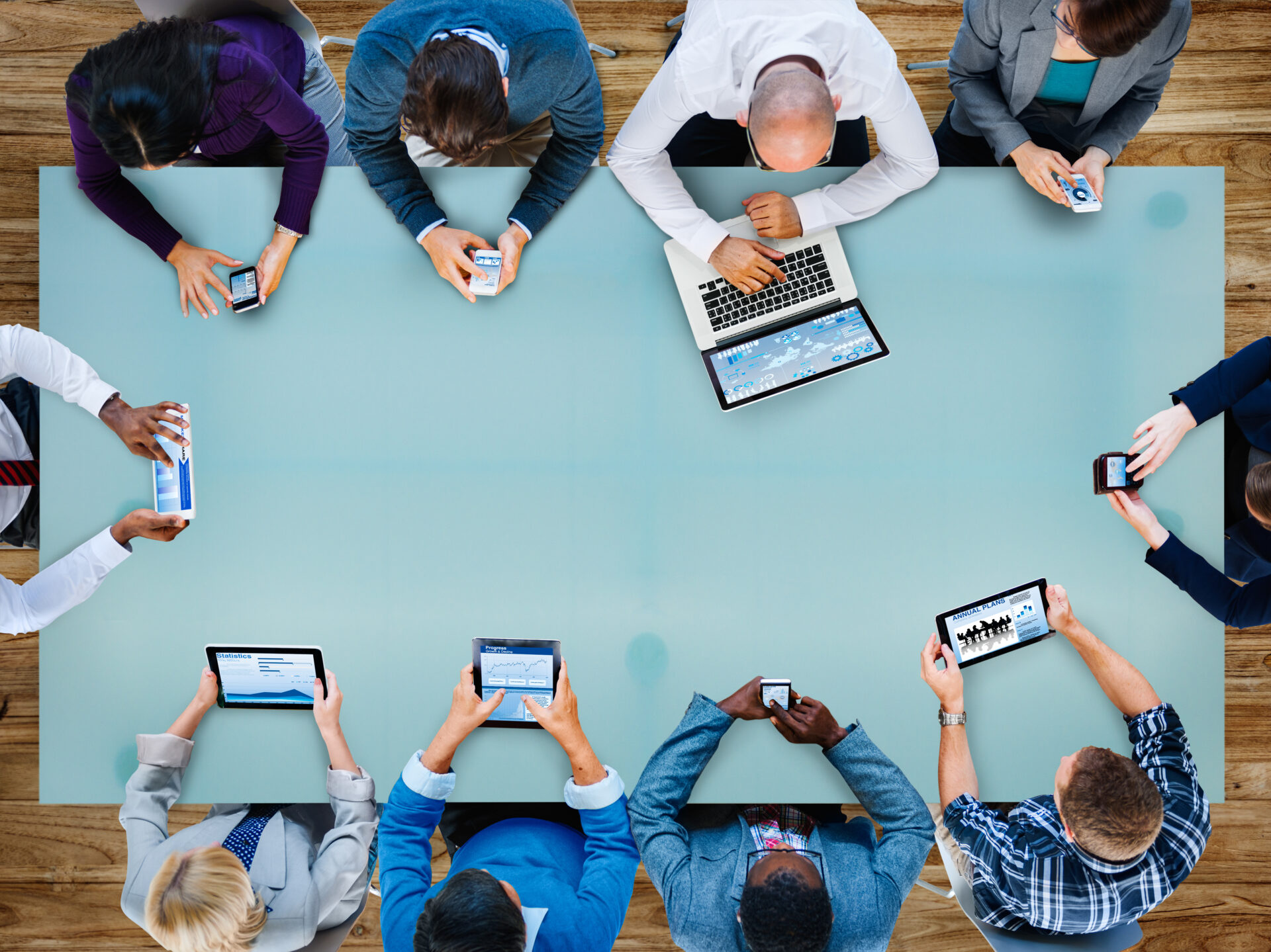 Private business planning meeting using wireless devices